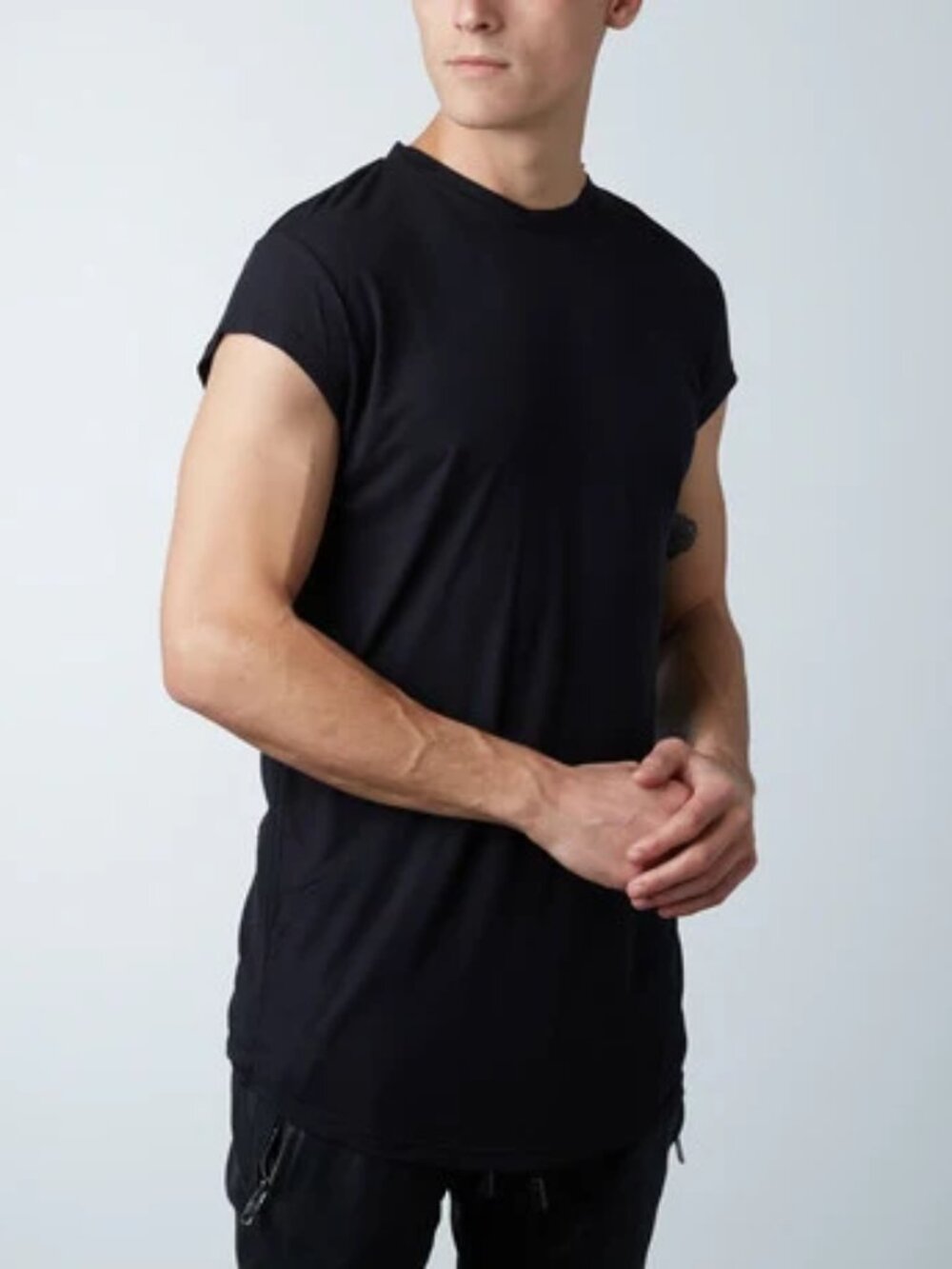 Reese De Luca Black Cap Sleeve Jersey T-Shirt with Elongated Back/15712